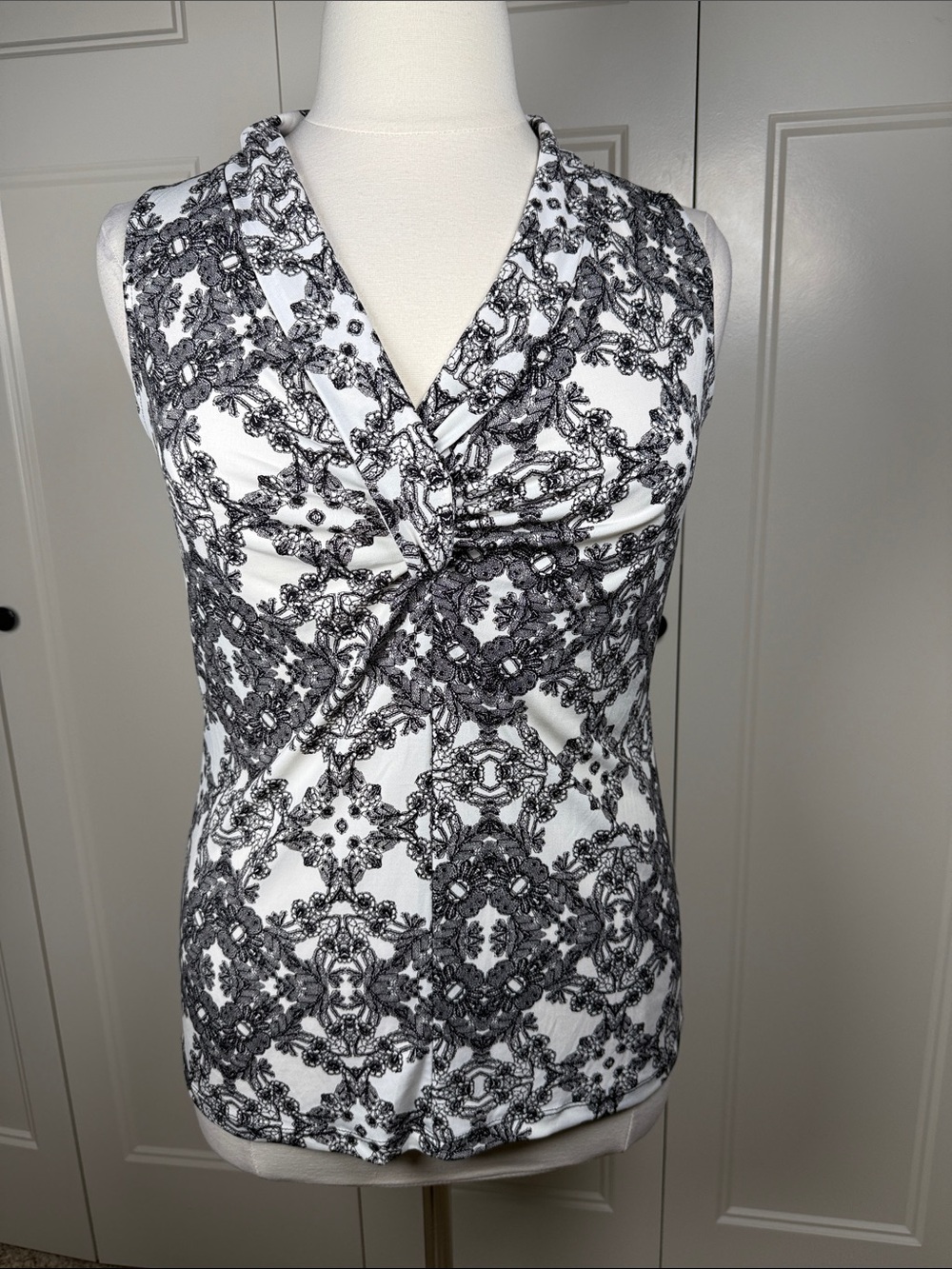 Worthington Black & White Twist-Front Sleeveless Blouse Size L